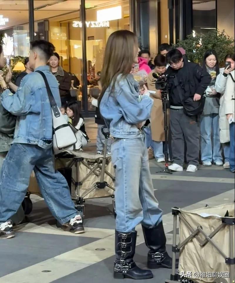 在义乌天地偶遇张予曦，本人真的超级美啊，身材比例非常正，我记得她是瑞丽模特出道的