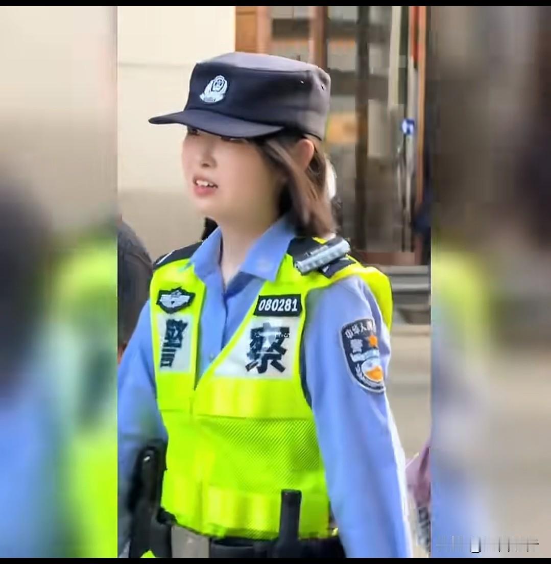 不要小看这姑娘，自带领导范，前途大有可为！