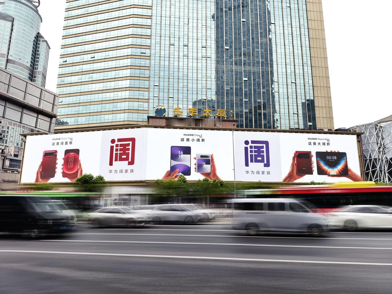 早几年阔屏刚出来的时候，大家只是觉得形态新鲜、屏幕更大，愿意为创新买单。可现在普