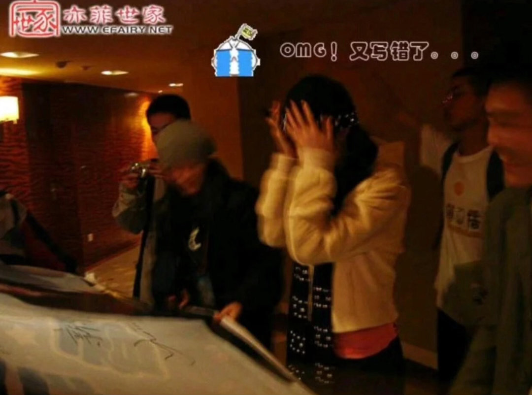 冷帽酷姐我们早已拿下！酷菲包！cool girl！带铆钉的冷帽配上耳环小烟熏，y