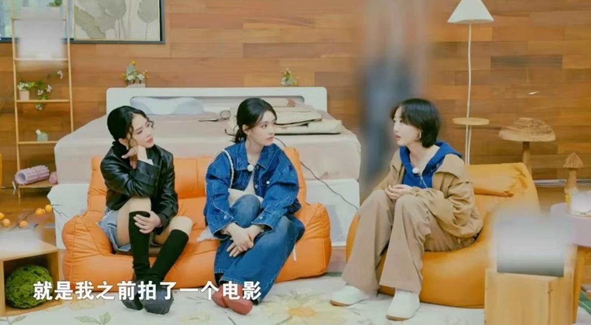 蒋梦婕被问到会拍完每部戏都会去修复一下自己吗？她说:“就是我之前拍了一个电影，那