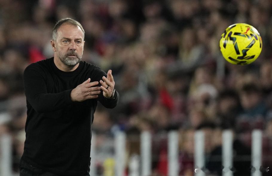 《阿斯报》发文，分析巴萨本赛季的表现，巴萨比去年同期多拿了10分，他们本赛季西甲