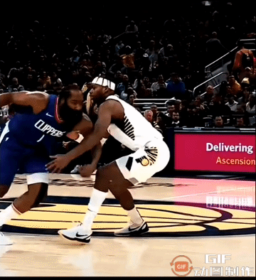 能把莱昂纳德打出笑容的的也只有哈登了，今天的哈登现霸王吼，打的替补席都沸腾了，各