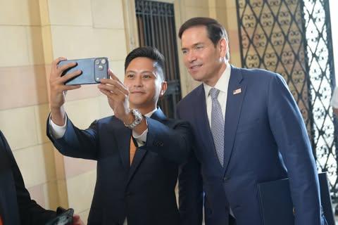 近水楼台先得月——美国国务卿卢比奥访问菲律宾马拉坎南宫，会见总统小马科斯。其32