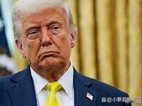 查尔斯三世站在美国议会演讲台上，特朗普和一帮高官坐得笔直，听得毕恭毕敬。
这画面