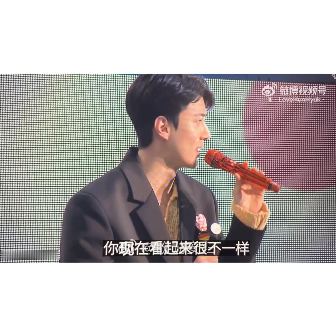 又开始讨论起金俊勉是个什么人 很多年前就开始否定吴世勋的solo舞台和外貌吴世勋