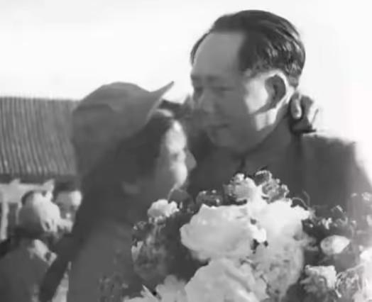 1994年冬，河北石家庄一家普通医院的病房里。一位年过六旬、面容清瘦的老妇人，正