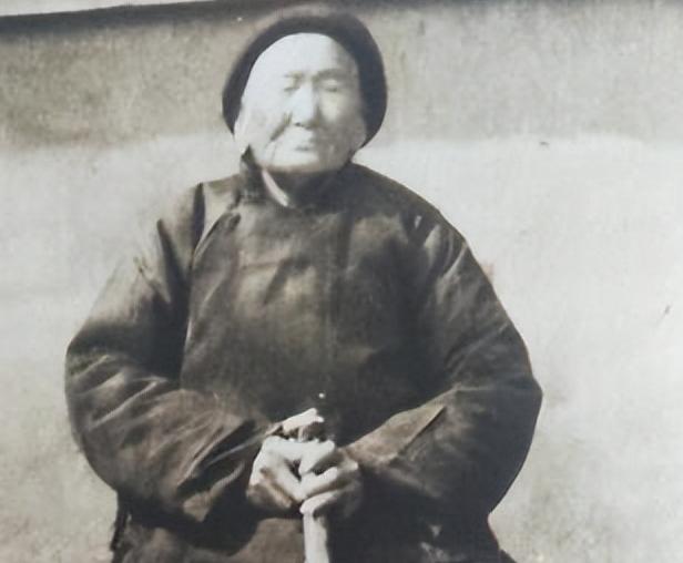 1941年，一地下联络员马宗英接到组织上的命令，让她从日伪军手中，设法购买一批子