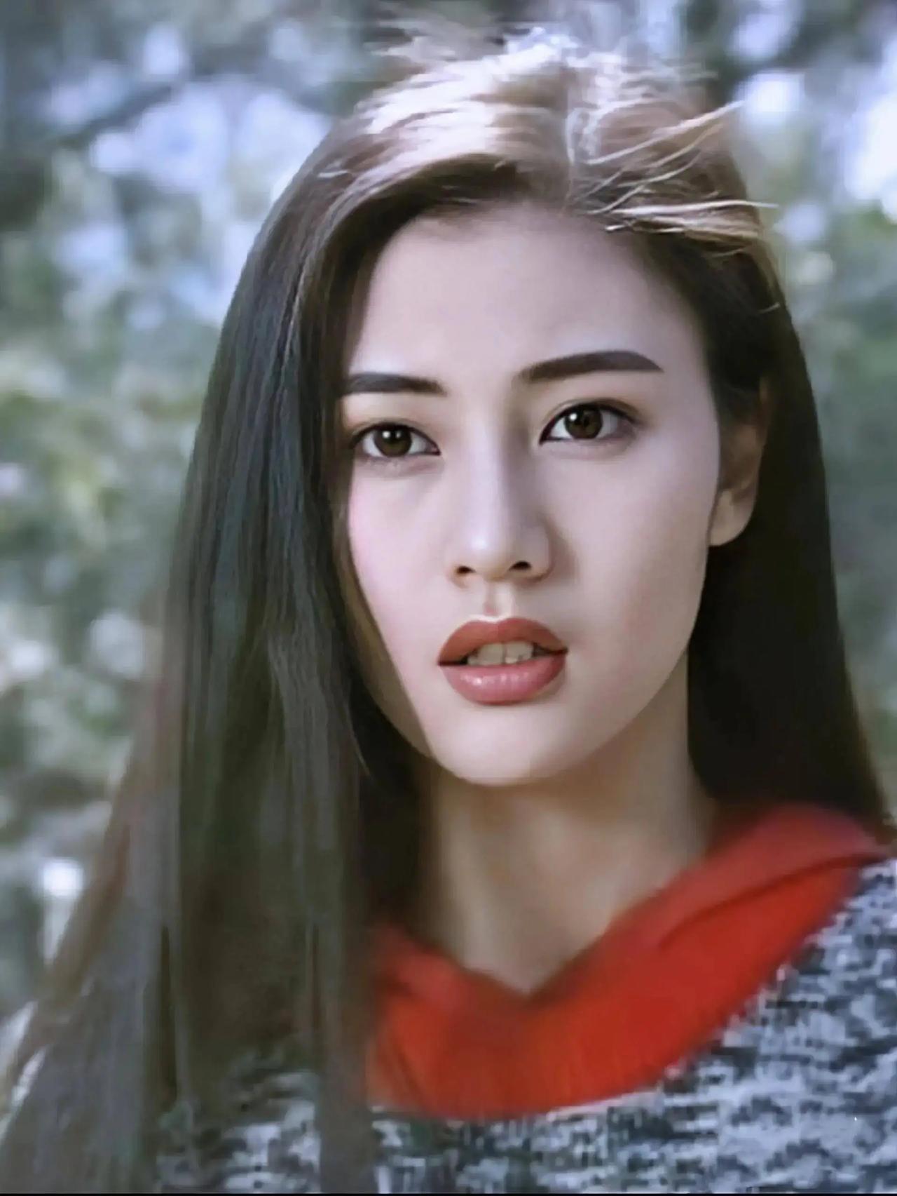 有这么一群香港女星，长得美若天仙，衣品却一言难尽，私下出街或出席活动时总被影迷吐