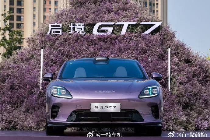 华为和广汽一家人一台车从隔阂的两方团队磨合为同心整体，摒弃客套化的合作口号。双方