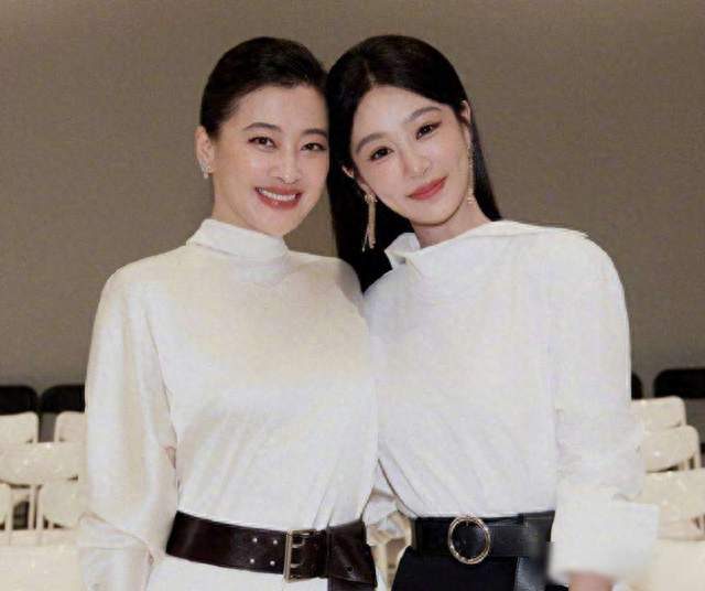 胡歌金鹰奖席位空缺，深夜离场引猜测，八宝山黑衣身影藏深情