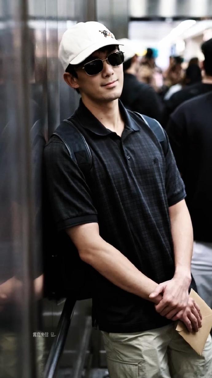 吴磊熟男赏味期飞行员墨镜锁住清冷氛围感，伦敦吴磊细碎胡茬点缀，褪去青涩单薄，浓郁