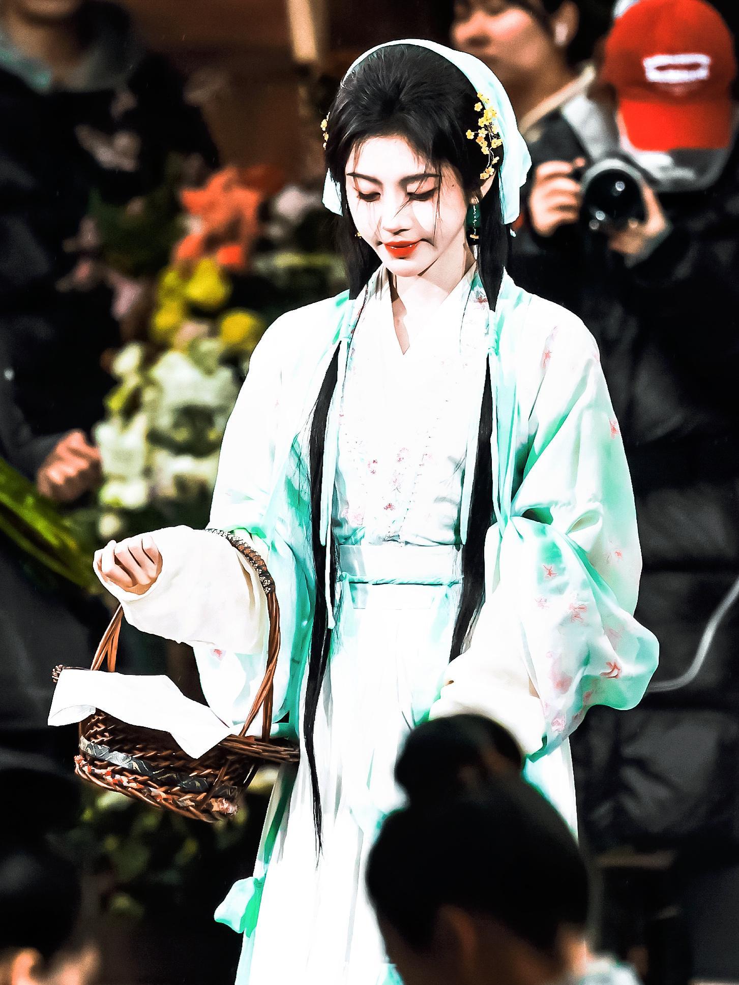 采菊东篱下*🧺🍃🌼鞠婧祎