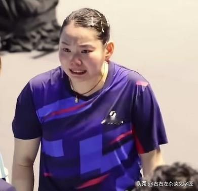 佳佳哭了看得让人心疼。
没想到整天和孙颖在一起笑嘻嘻的佳佳，气的脸红眼泪在眼眶里