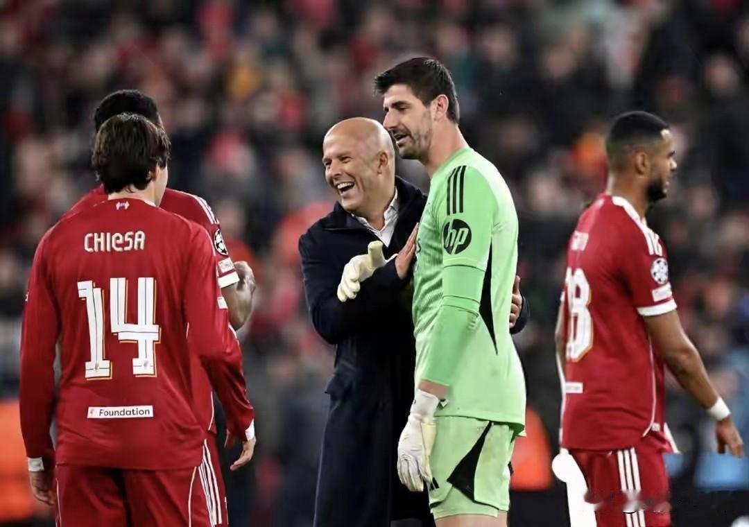 皇马磕磕绊绊看到希望，拜仁高歌猛进令人担忧。皇马近几年的欧冠夺冠，哪个赛季不是惊