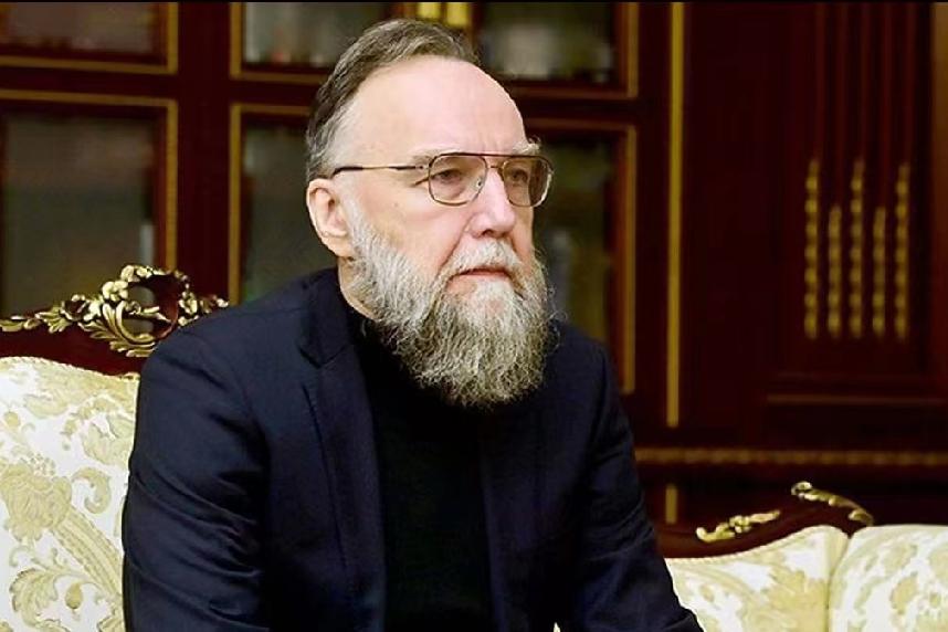 1月12日，普京国师、亚历山大·杜金发文写道:“我们并不反对美国吞并格陵兰岛，也