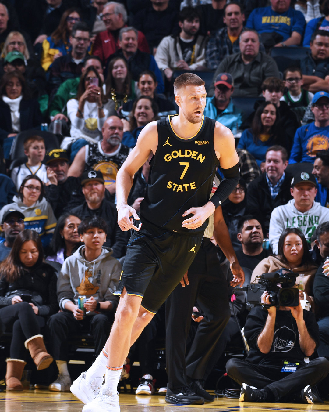 第一节结束，勇士23:36凯尔特人；格林6分。勇士vs凯尔特人