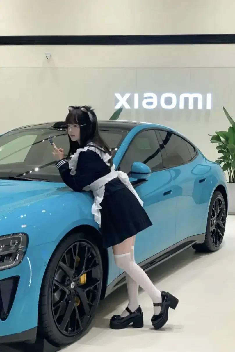 雷军太贴心了，小米su7完全是女生的梦中情车
比如人家舍不得的天幕防晒，Xiao