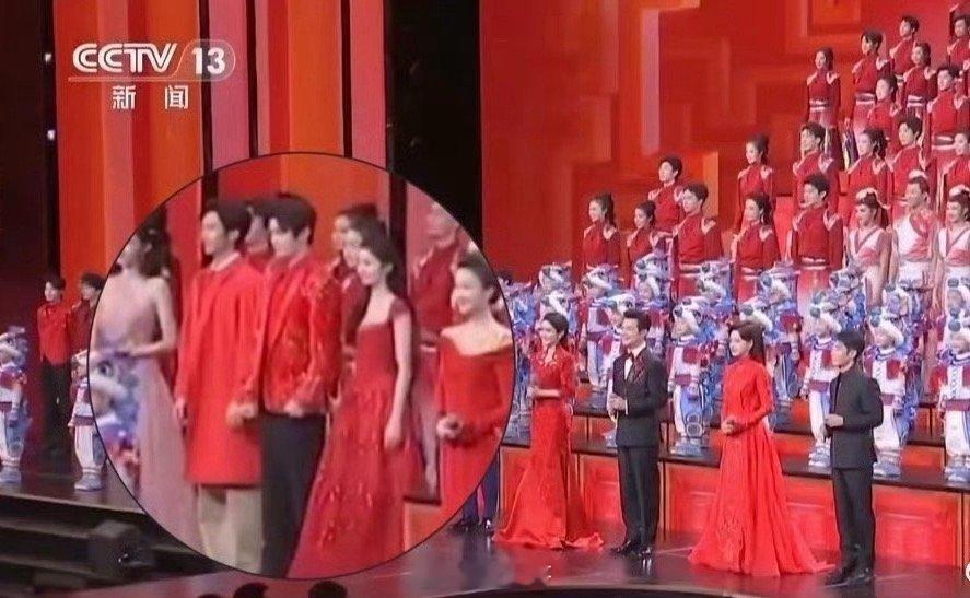 丁禹兮刘浩存马年春晚开场哇哇哇哇哇，丁禹兮和刘浩存的春晚路透来了，没想到两位居然