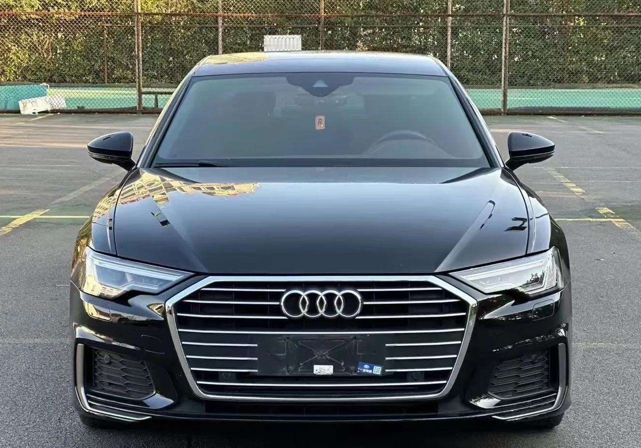 东拼西凑买个豪车，

一台2021年购买的奥迪A6，46万落地

这才开了几年，