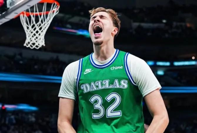 弗拉格：为了最佳新秀荣誉拼了！

弗拉格51分创造历史！nba历史最年轻的50分