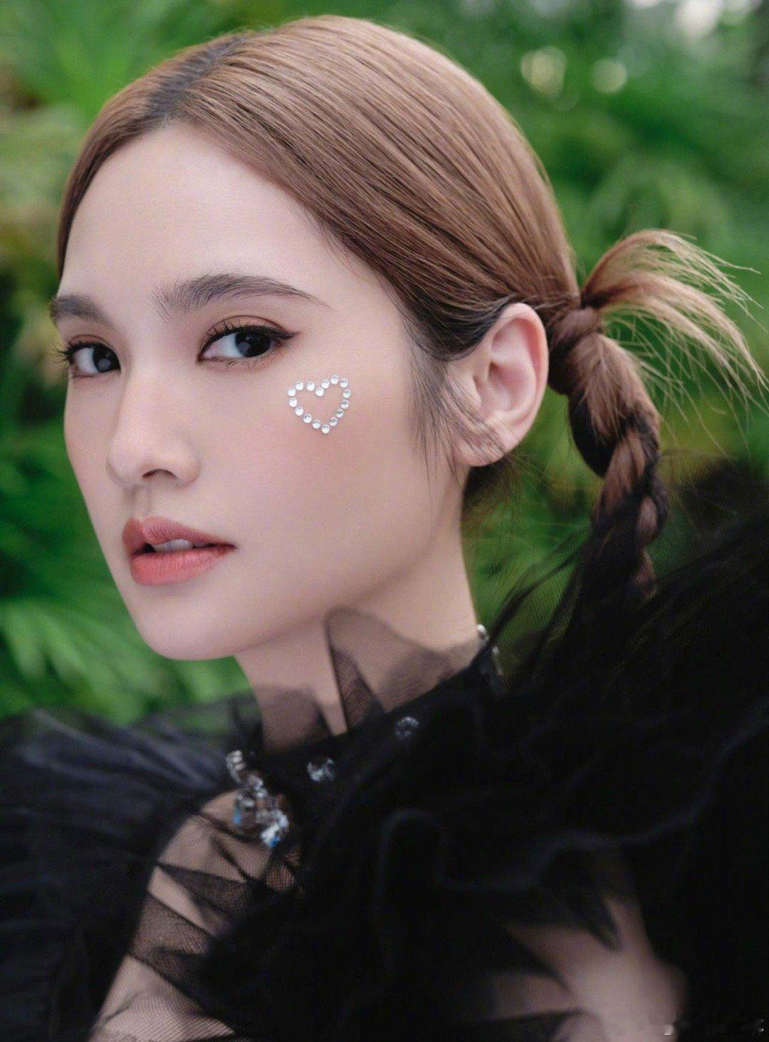 杨丞琳满四十减二十  20年前就是这个样子，20年后怎么还没变？是时间停滞了吗？