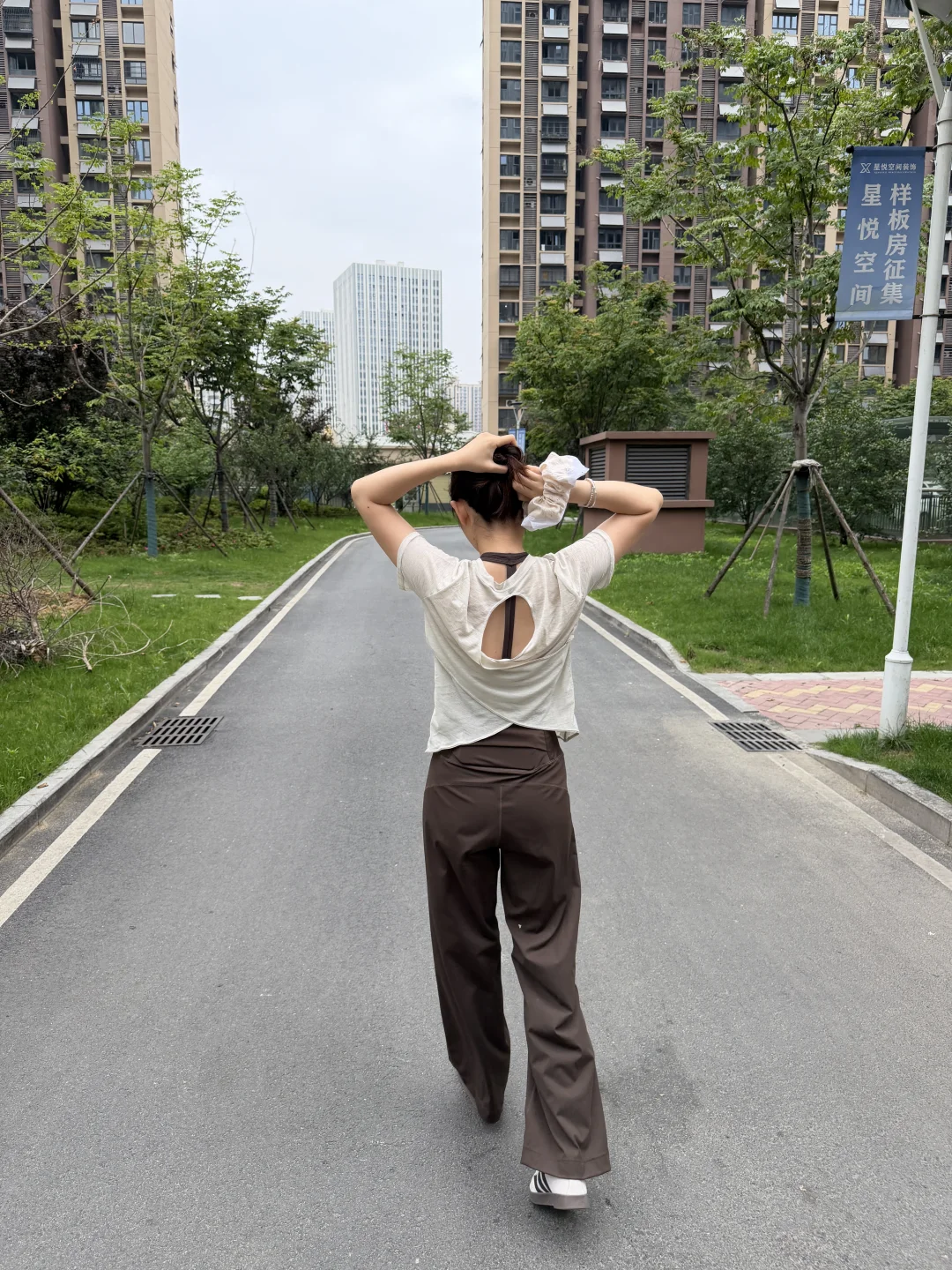 又是下班直接穿去健身房的那种