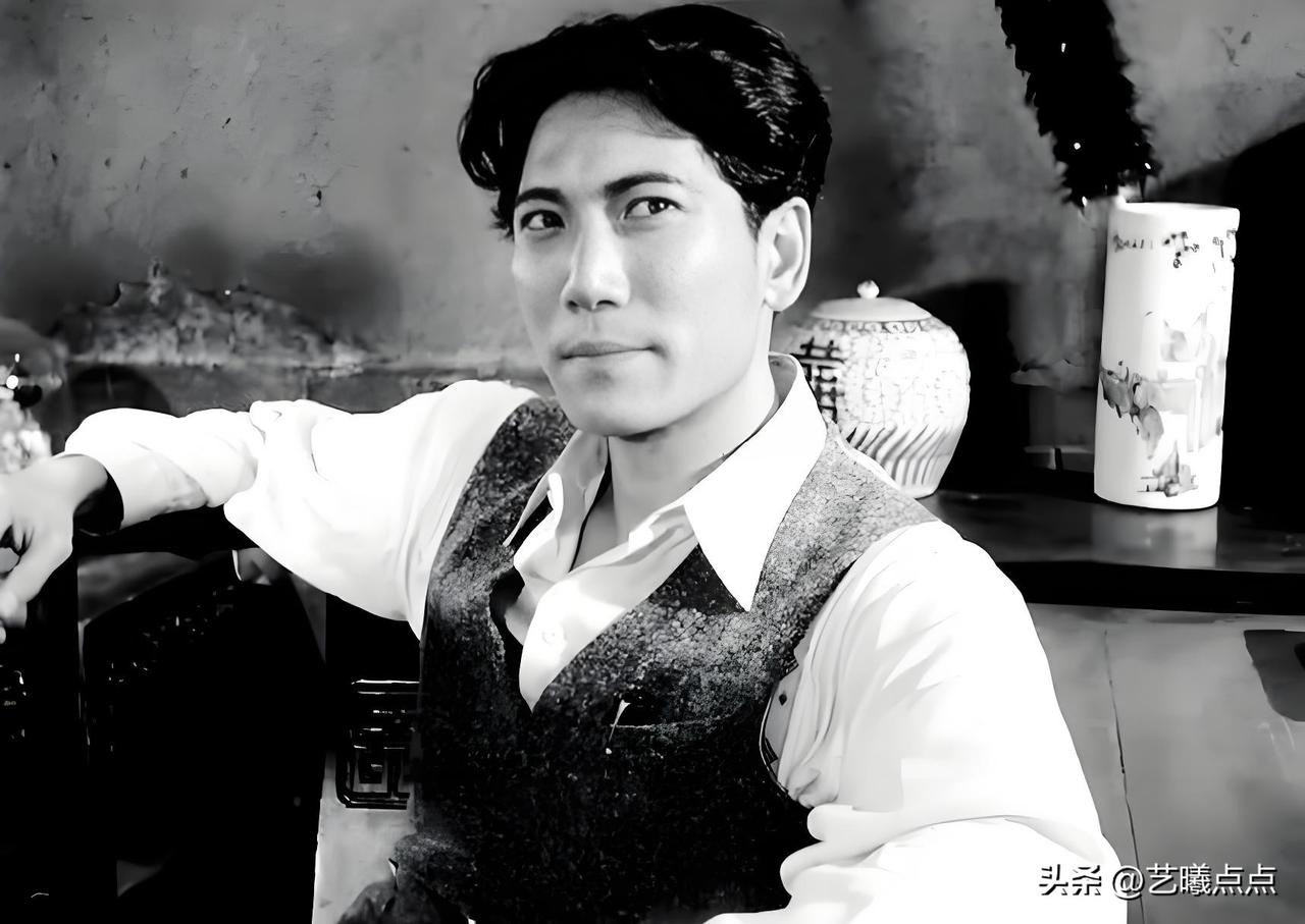 他是长影的资深老演员。
1956年进入长春电影制片厂，参演过《三进山城》《吉鸿昌