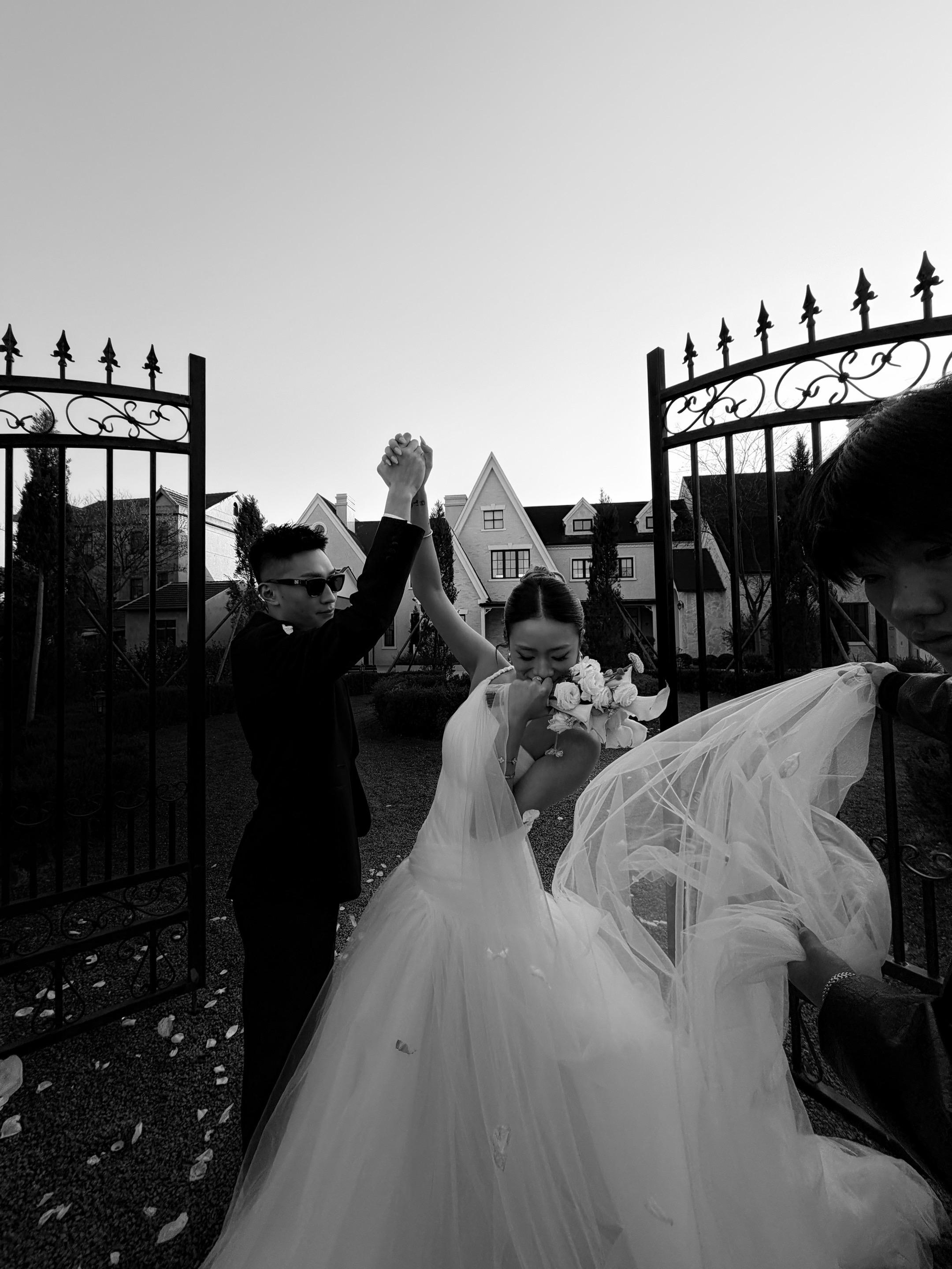 婚纱照花絮抢先看 分享一些花絮🎬原图直发都爱上 狠狠期待成片👐  ...