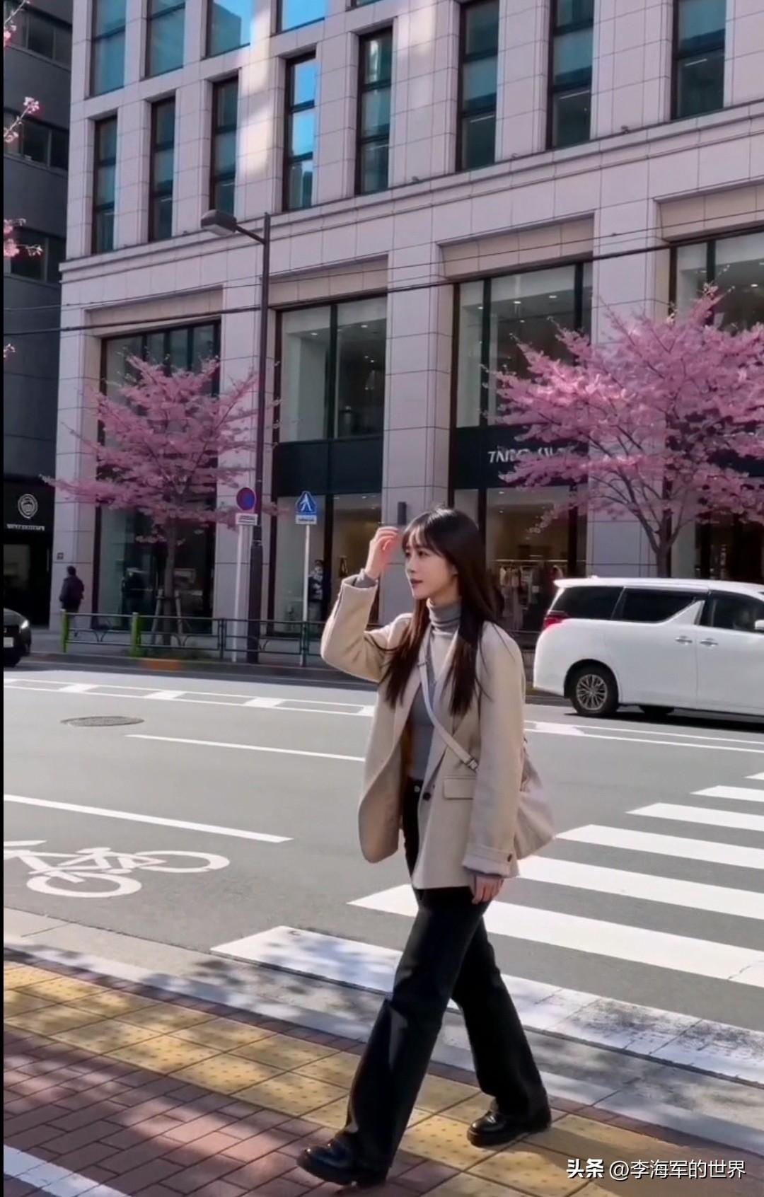 建议将现有的结婚证直接更改为“婚姻登记证”，把结婚和离婚的记录都整合在这一证件上