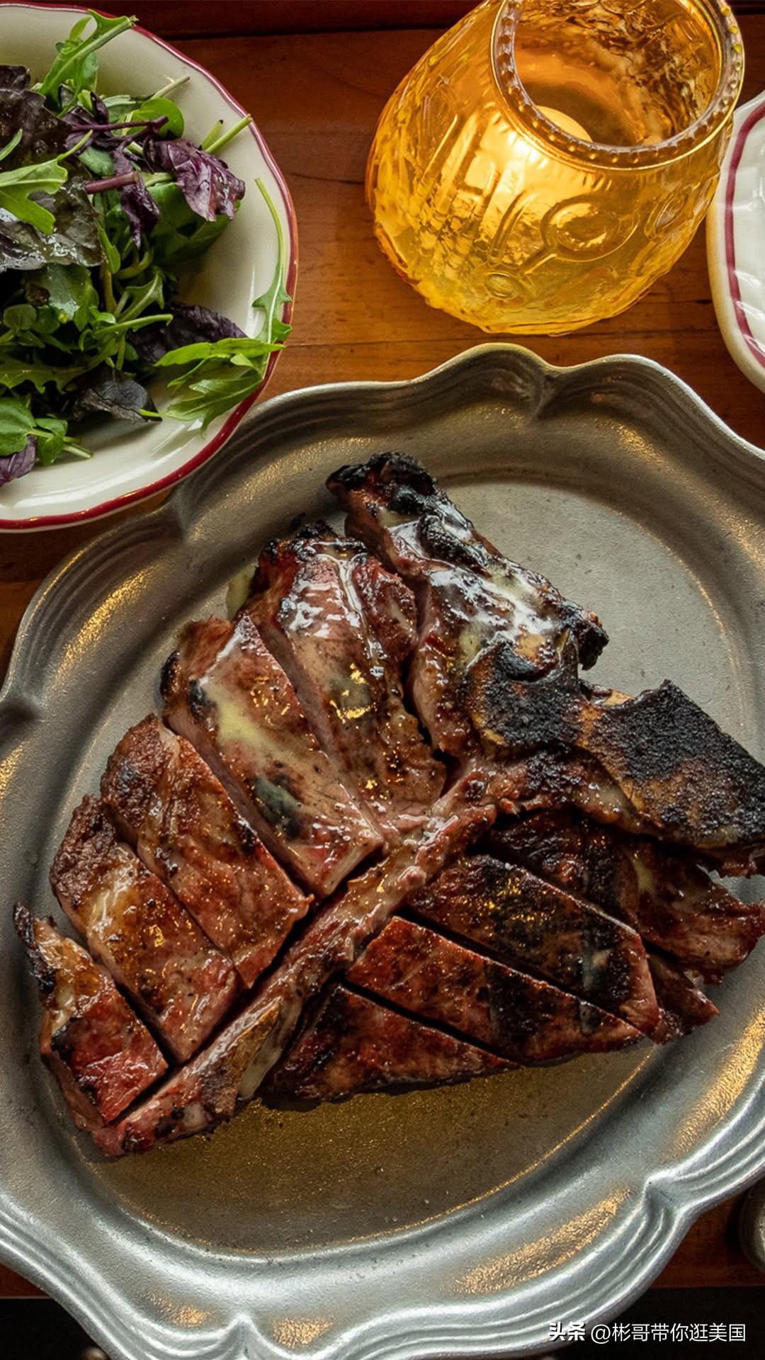 菜名一定要长、产地一定要远。好不好吃不重要，故事一定要感人，情绪价值一定要拉满！