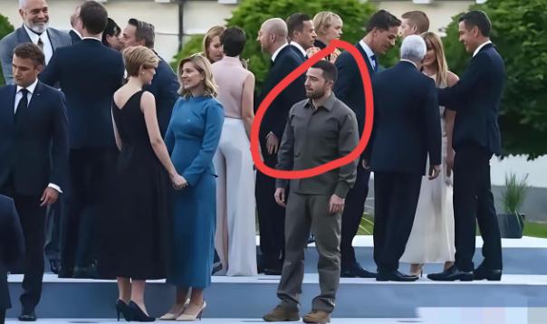 为何泽连斯基就是不醒悟呢？

常有人问，泽连斯基怎么就是不醒悟？说实话，这话问反