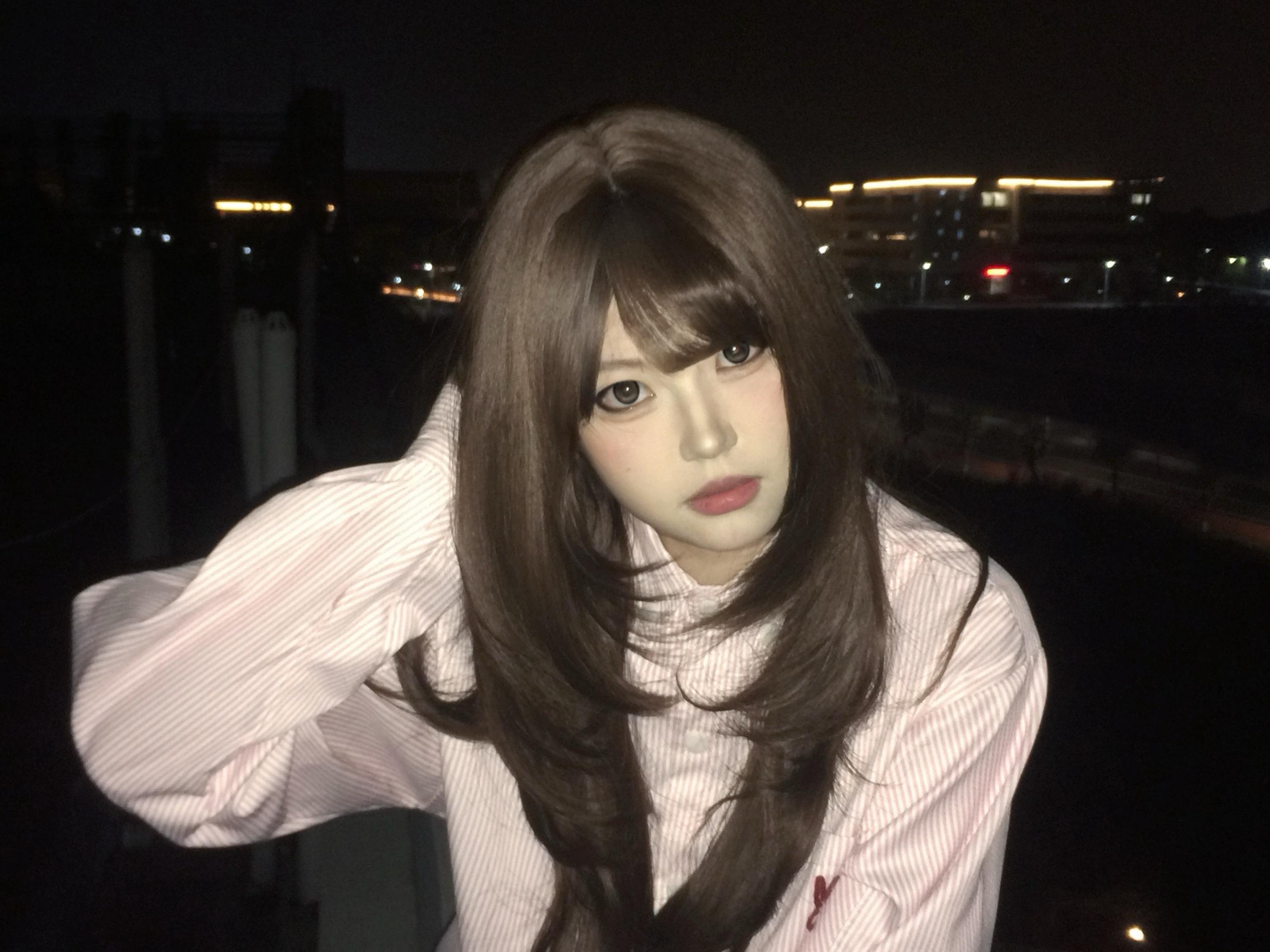 背對背。