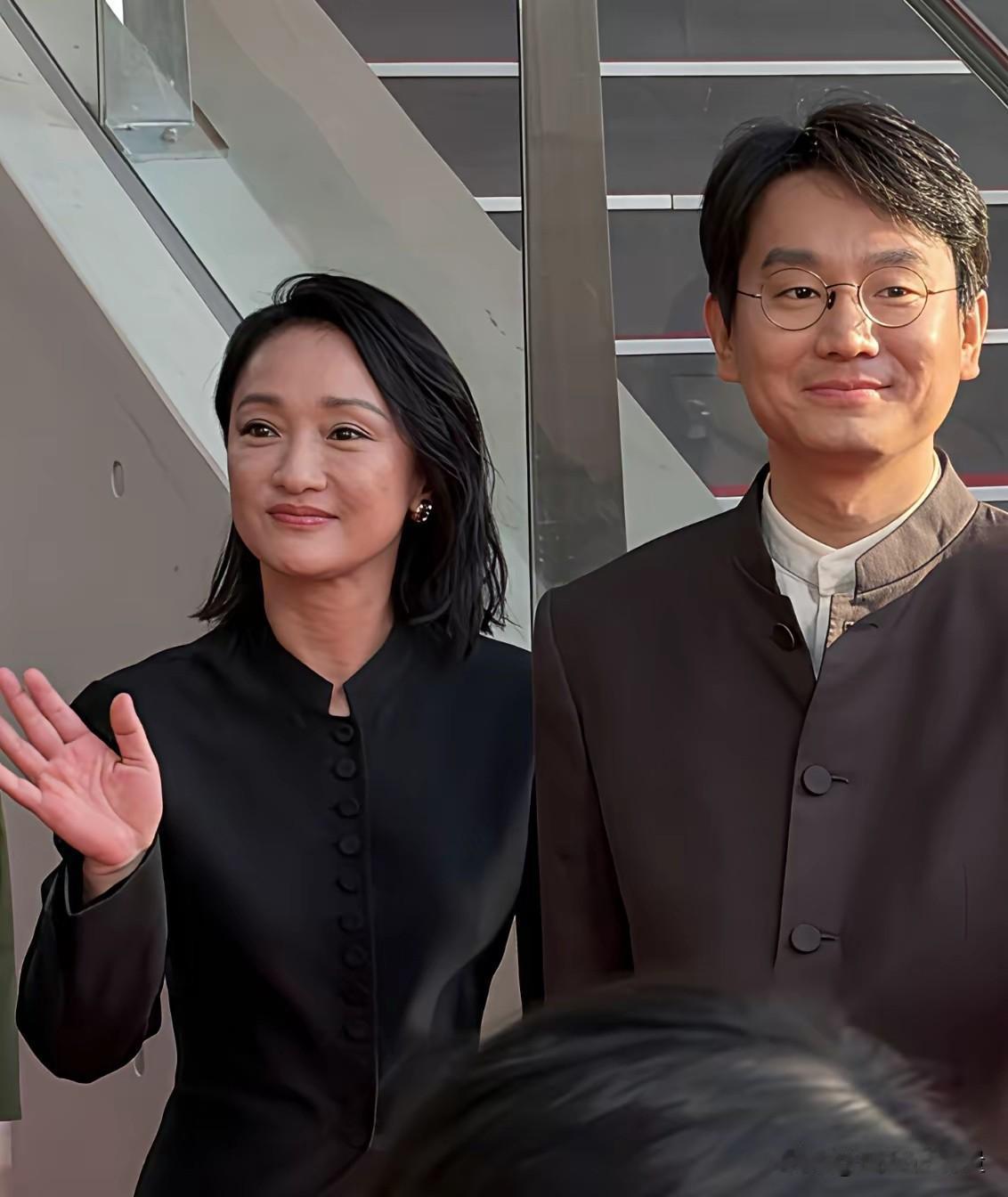 周迅旁边这个男人是谁啊？好儒雅好斯文好有气质啊！