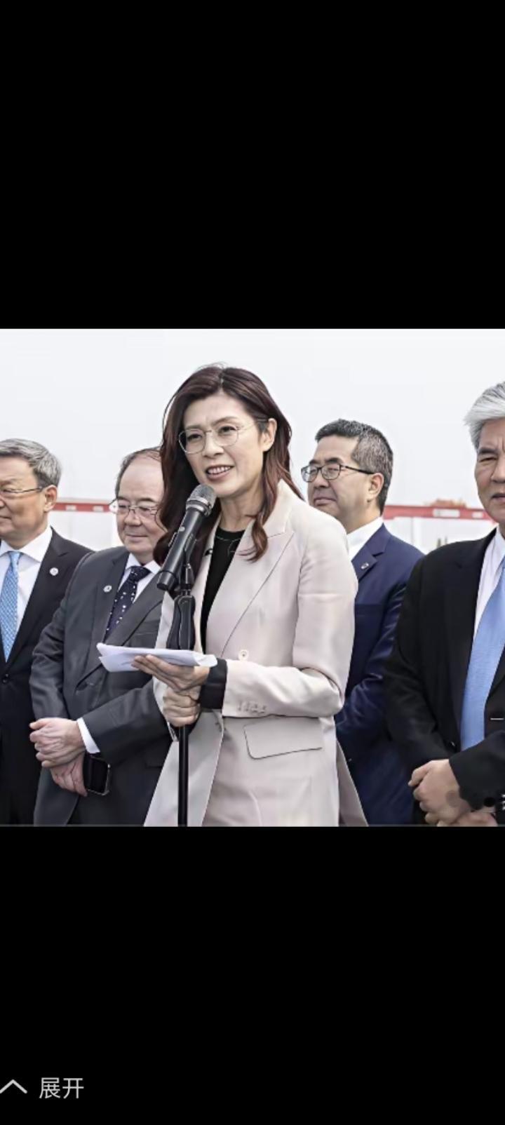对郑丽文热望过度不如冷眼旁观，会晤美国总统异想天开。
社团头子党务交流，
应该去