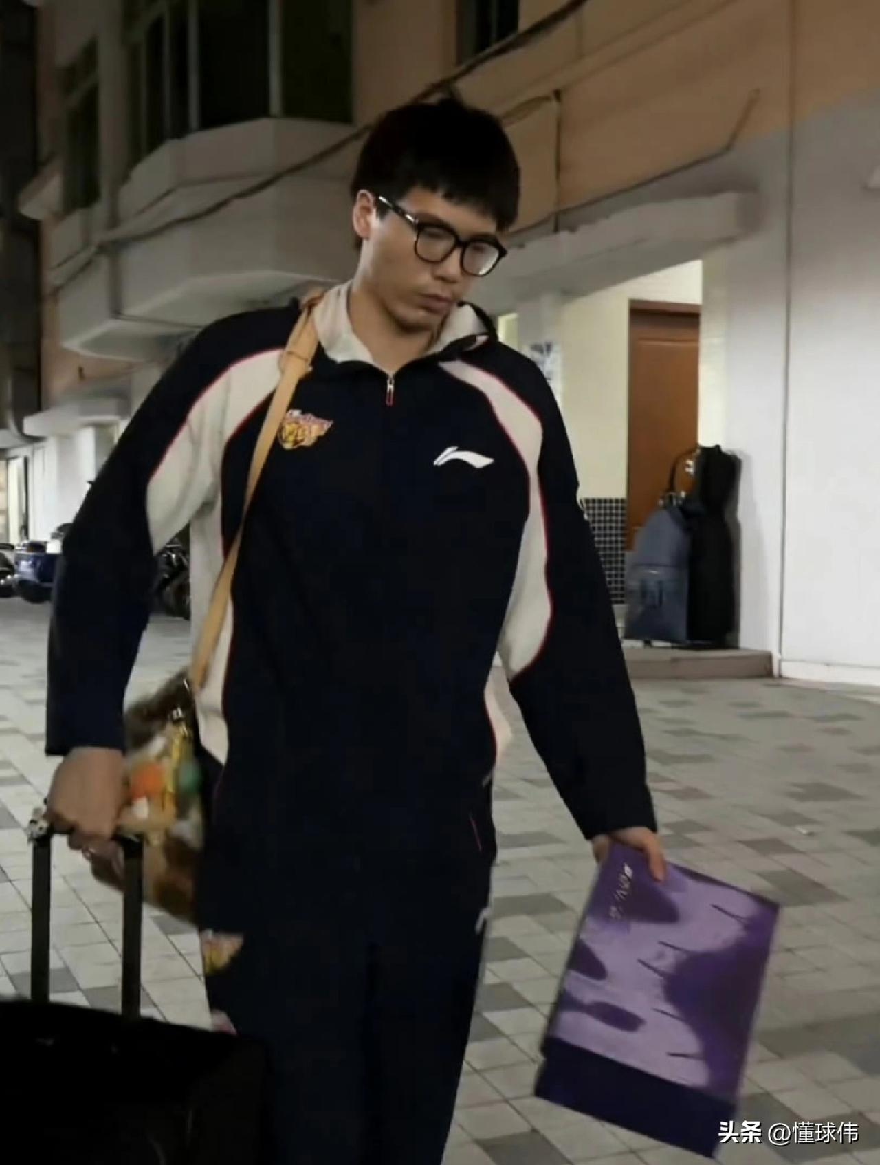 绝对认可！奎因谈焦泊乔：

“他是非常非常好的人。”

“非常努力。”

“我们