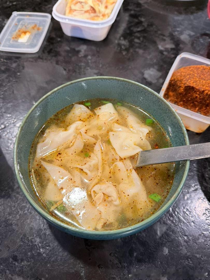 我才下飞机两天时时刻刻处在撑死的边缘这些不是全部🤰这个图精准描述我现在的样子