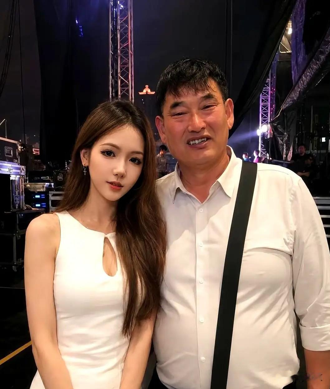 不由得替朱之文暗自忧心，历经岁月浮沉，到头来或许只剩自己沦为旁人茶余饭后的戏谑对