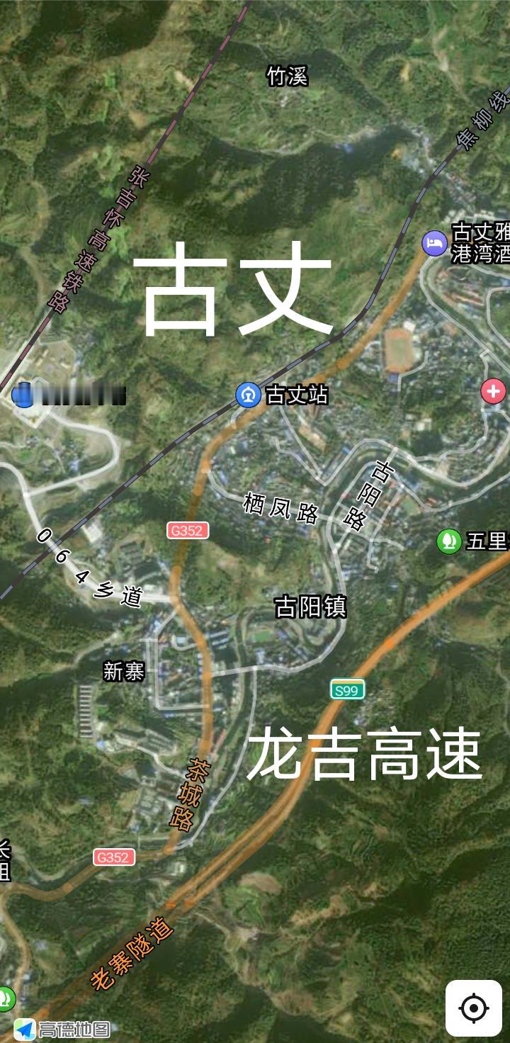 湘西古丈县为湖南最小的县城，虽然常住人口只有10万，步行半小时可以走完全城，但是