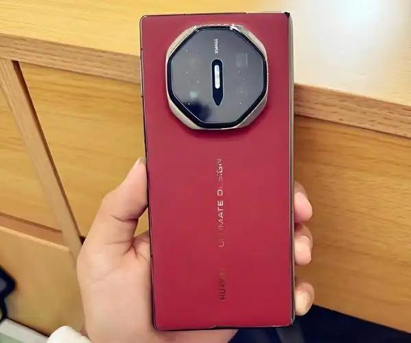 天呐！是我眼花了吗？
听说华为Mate X7折叠屏出来了
赶紧去搜了下价格，这是