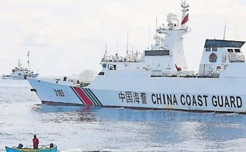 日前，东海对峙中，台湾商船不理台湾“海巡署”阻挠，向我方海警船进行报备！并使用中
