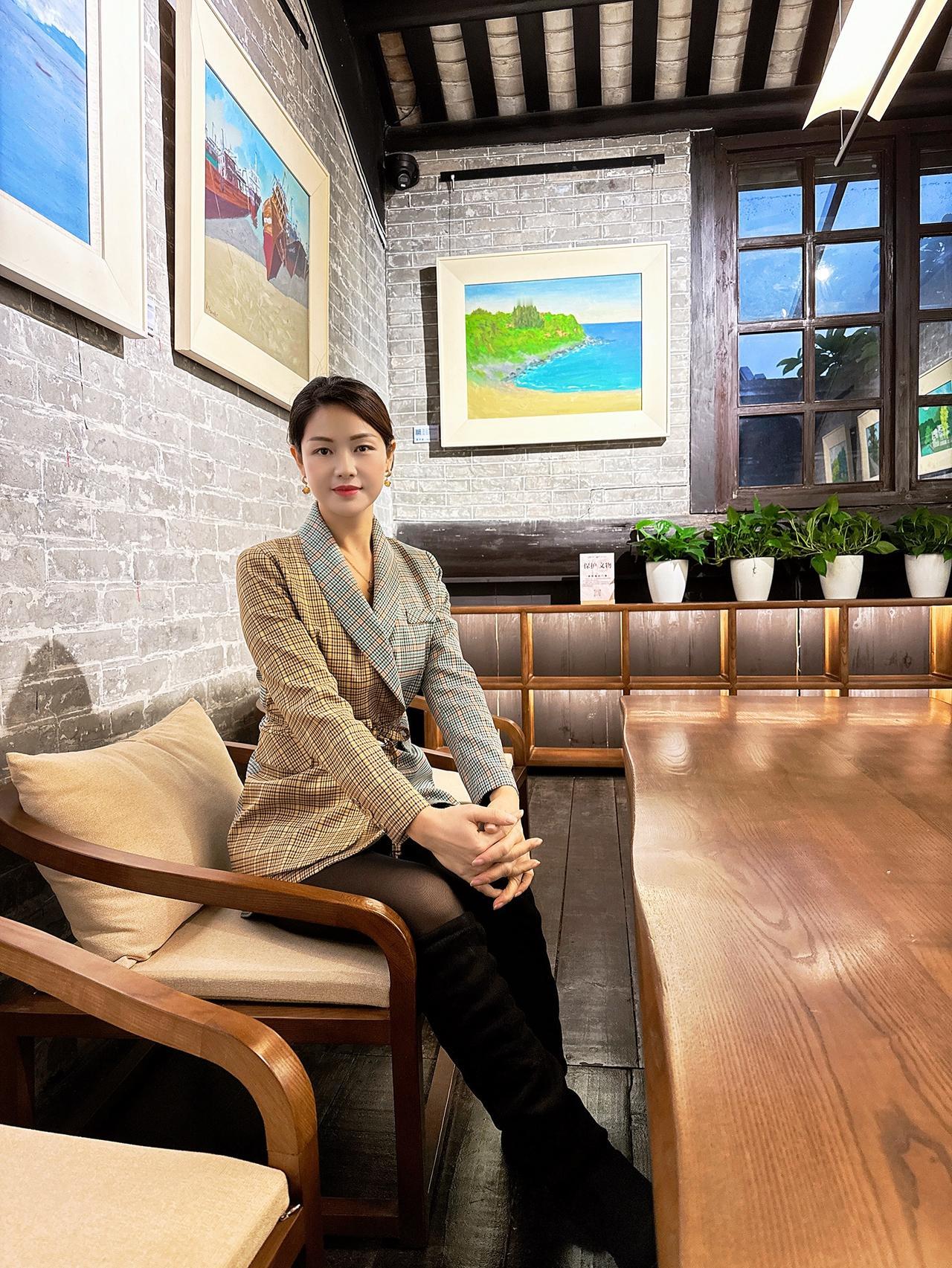 有多少人啊，一去她头不回，有多少往事，回首他都是泪，有多少执着，总把心儿弄碎，有