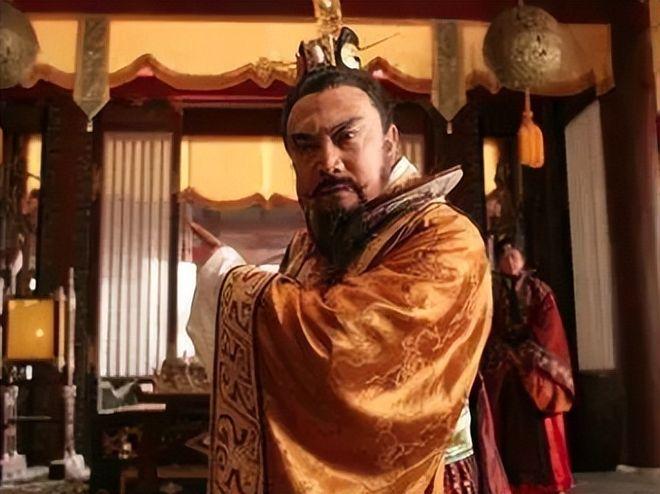904年，朱温召儿媳王氏侍寝，儿媳：留点神，你儿子怕是要杀你。

天祐元年，洛阳