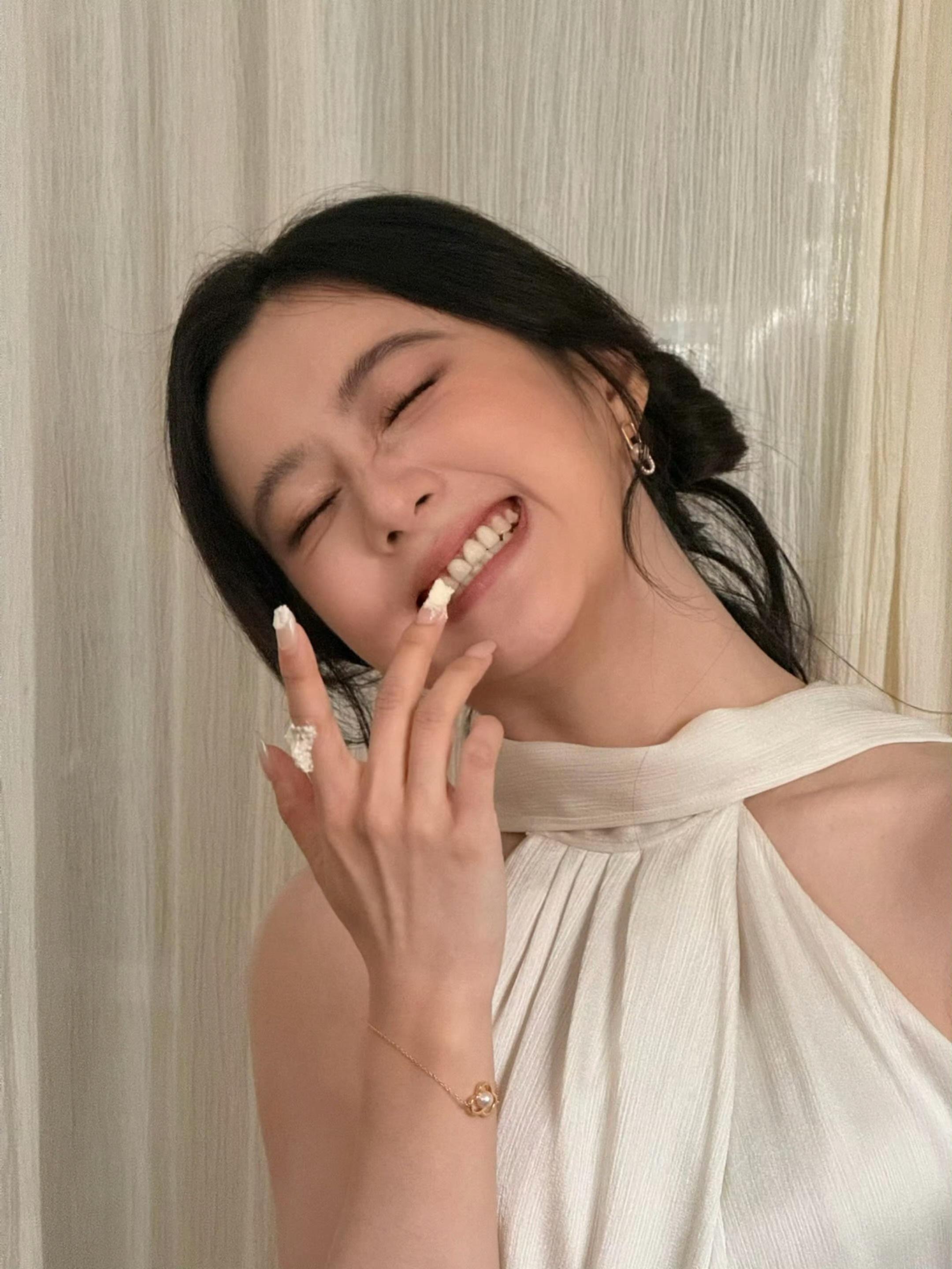 包上恩  💛包上恩月明千里💛包上恩李瑶英最美好的时光里 你是我千挑万选的主角