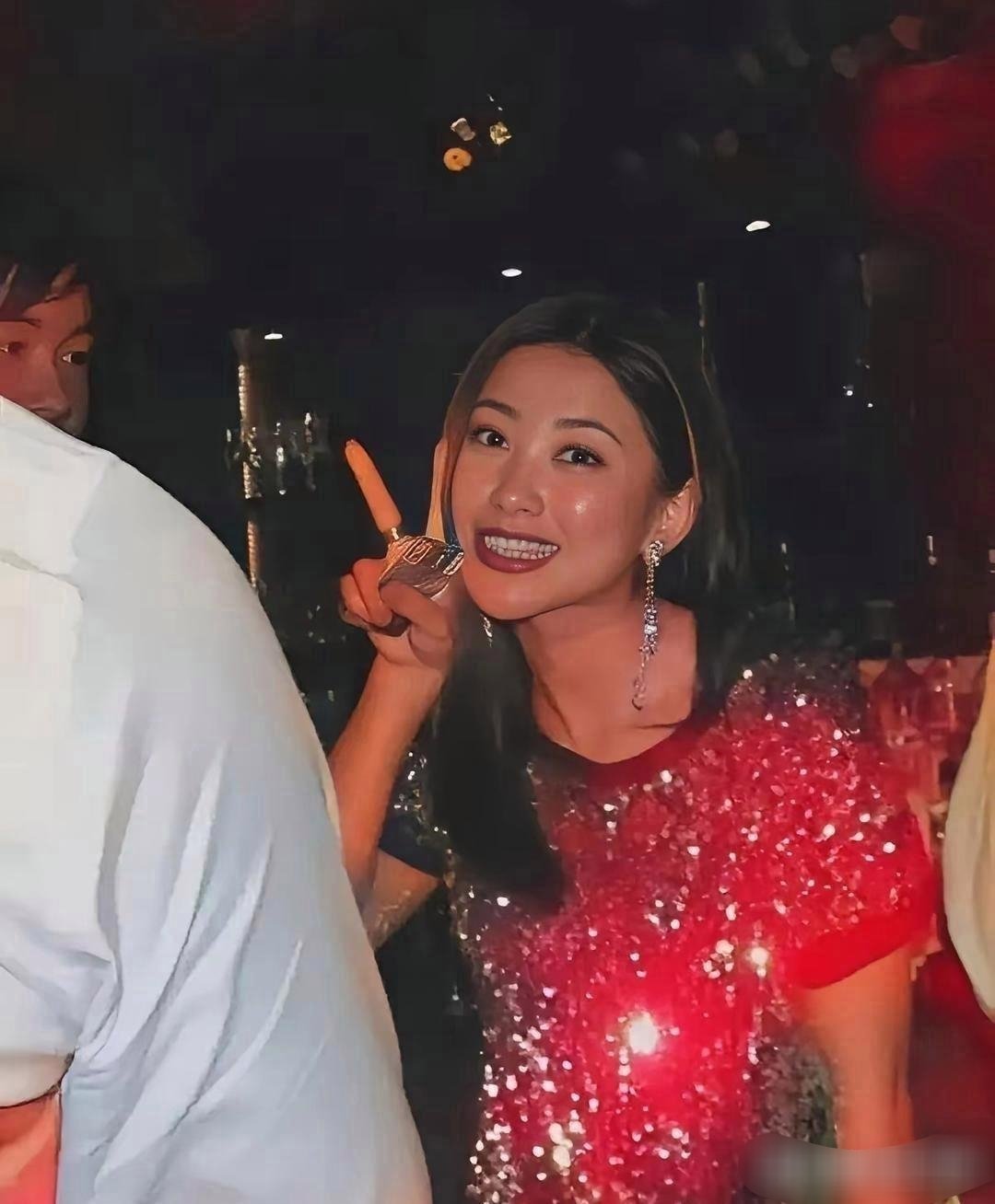 这估计是朱珠最想删除的照片 