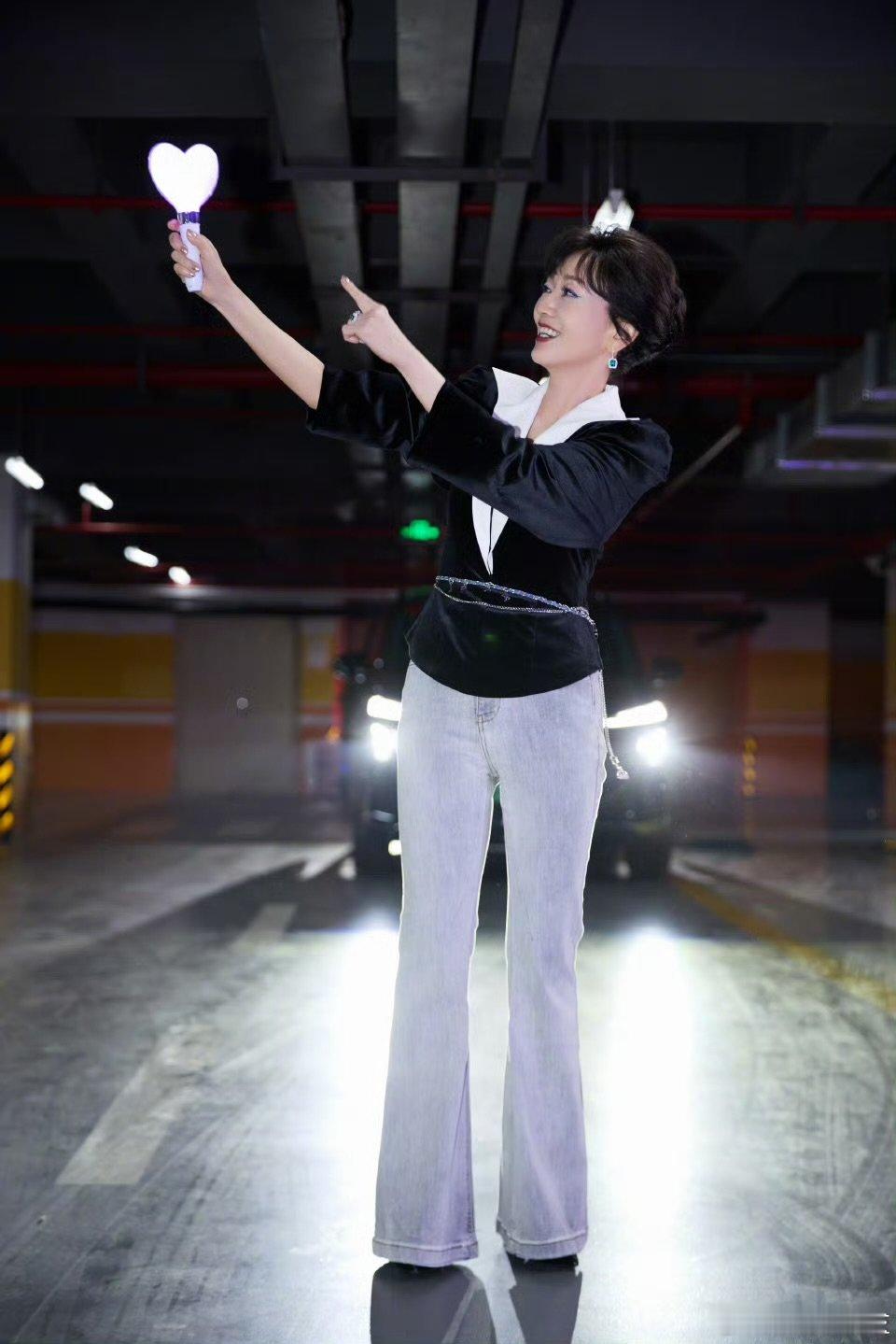 赵雅芝没有刻意去证明自己赵雅芝说年龄不值得焦虑 不用证明给谁看，自己舒心比什么都