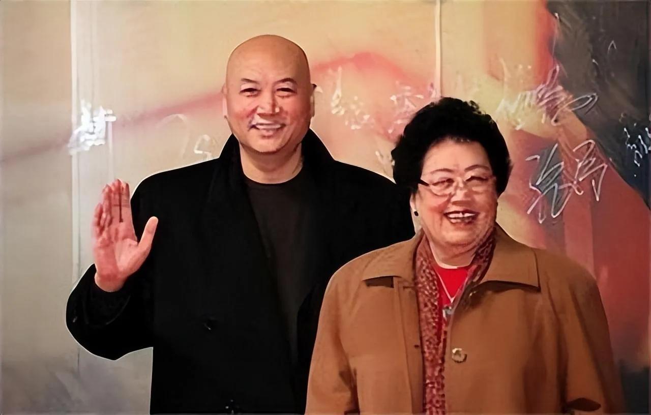 唐僧扮演者迟重瑞:我拍完《西游记》就认识了陈丽华女士，也就是我的夫人，我的夫人比