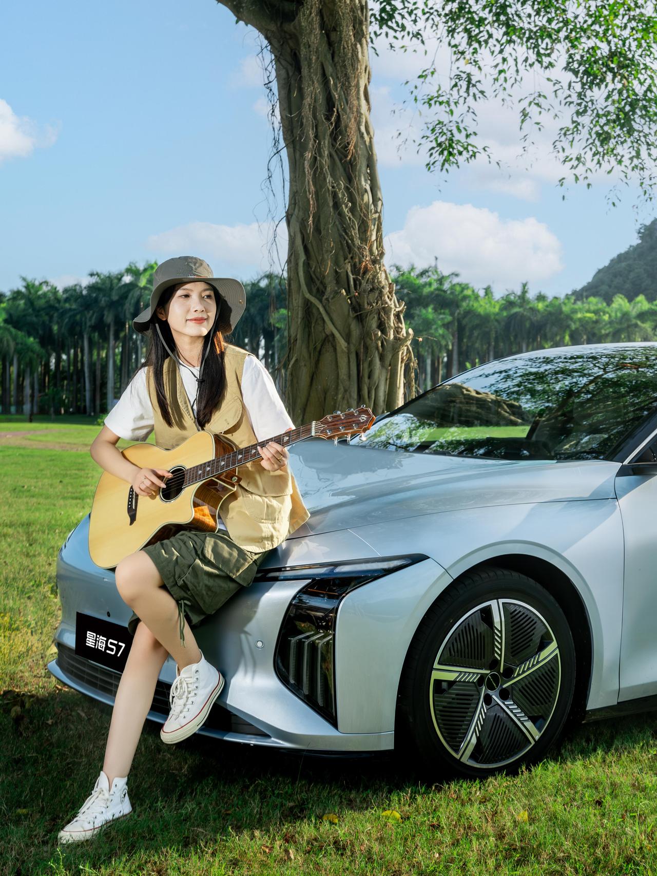 彻底被星海S7的驾驶感圈粉了！
方向盘手感超好，转弯并线特别灵巧，开起来有种紧绷