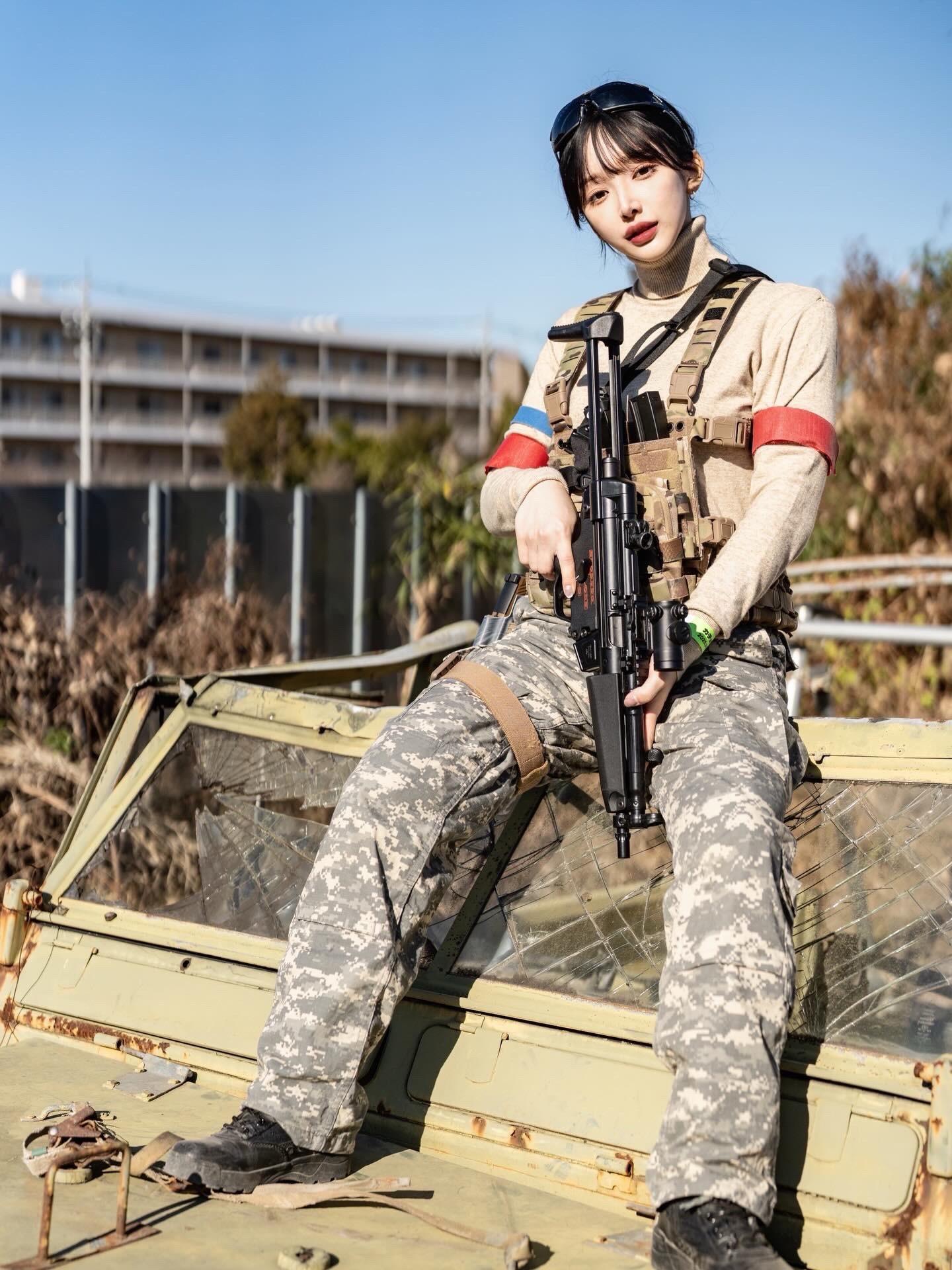 拿着爱枪玩射击游戏咯(≧∇≦)喜欢哪张捏w