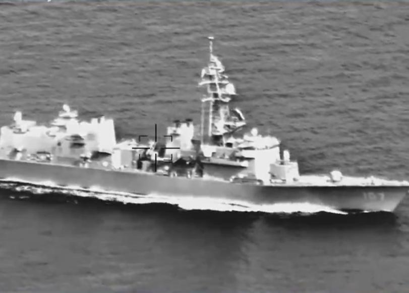 日本驱逐舰过航台海，是配合美国印太战略、为“台独”势力撑腰，蓄意挑衅中国主权、制